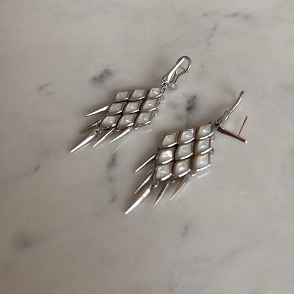 Stephen Webster White Mother of Pearl Earrings - Picture 3 of 4